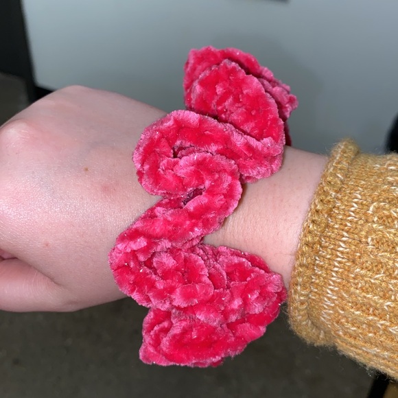 Crochet Sparkle Velvet Scrunchie Hair Accessory - Picture 2 of 2